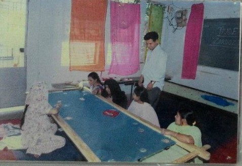 Zardozi sari making